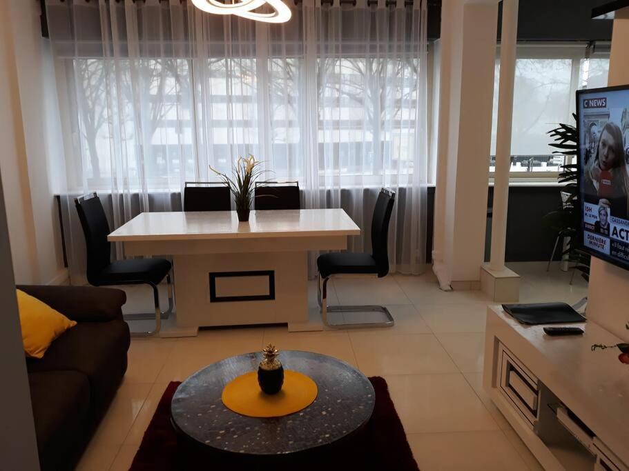 Beautiful Appartment In Ruan Exterior foto
